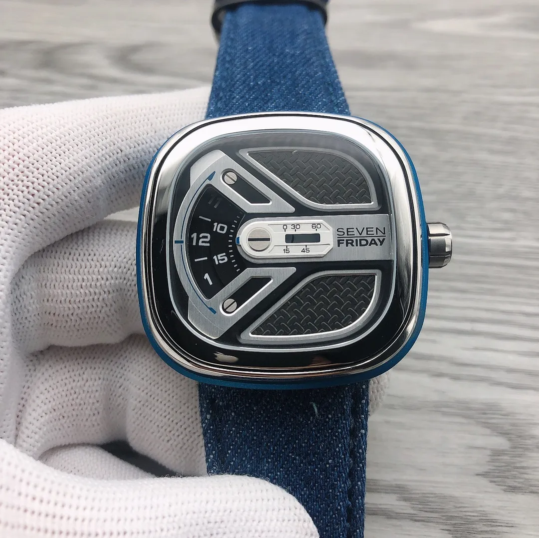 【Authentic Tmall】💰1640! The new SEVENFRIDAY M1B/01 captures casual yet sophisticated weekend style – a clever juxtaposition of contrasting materials inspired by industrial icons but with a decidedly futuristic twist, creating a modern classic, the M1B/01. It features multi-level interfaces: an iconic time-reading system for the disc and two deep-drawn pattern plates. A blue sandblasted dynamic ring and an exclusive denim strap complete the unique color scheme. The entire series is equipped with MIYOTA8215 movement to ensure accurate travel time.